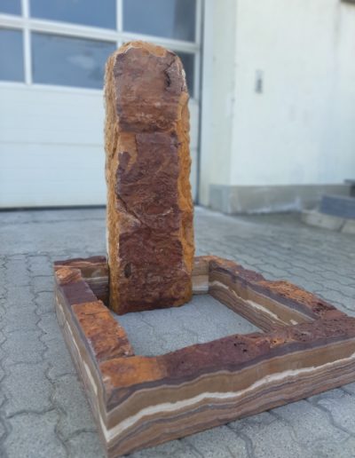 Toller Onyx-Naturstein. Urnengrabanlage aus eigener Fertigung nach Kundenwunsch.